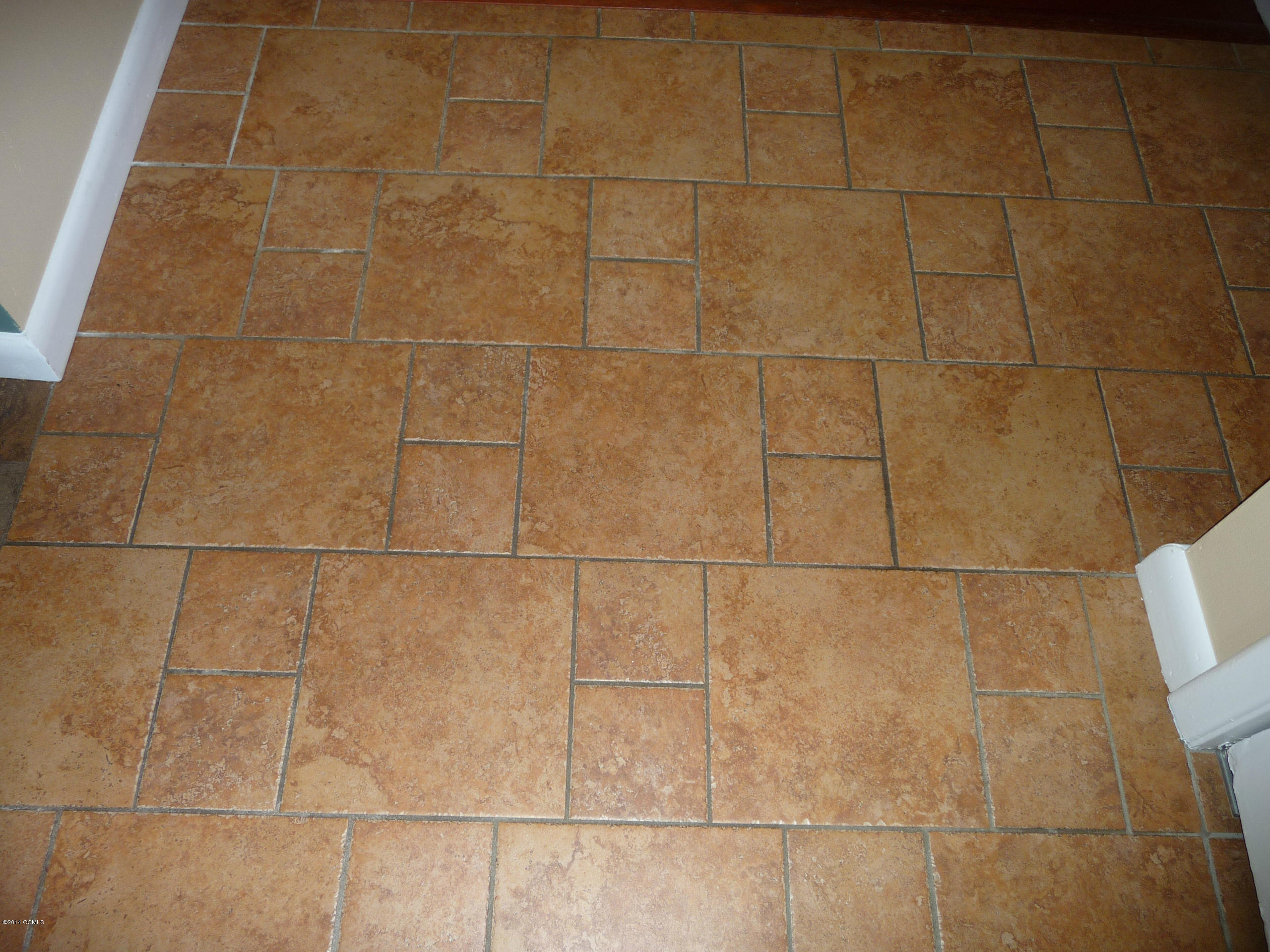 601 Garden Road Morehead City, NC 28557 - Photo 4 of 33 Foyer floor