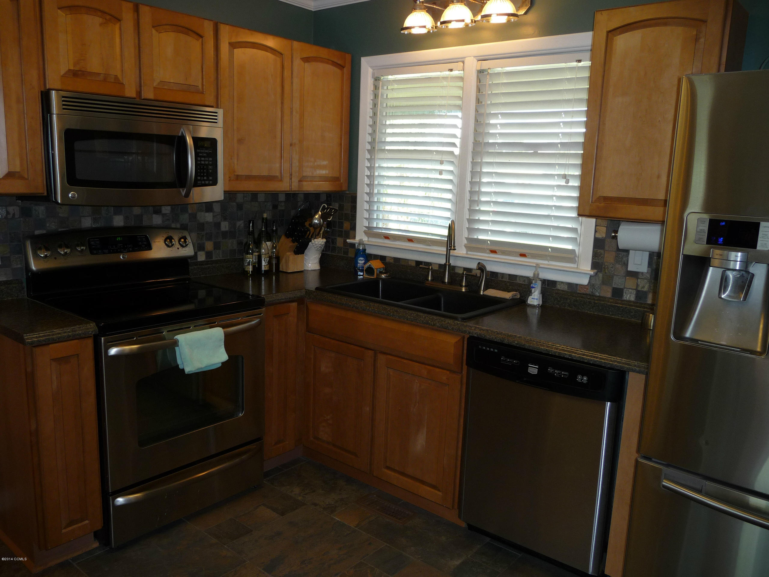 601 Garden Road Morehead City, NC 28557 - Photo 6 of 33 Stainless appliances