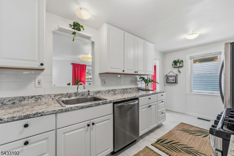 128 Livingston Road Linden, NJ 07036 - Photo 5 of 38