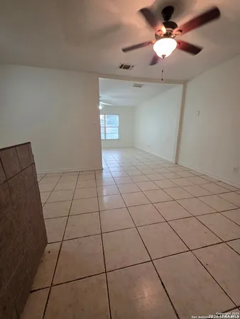 $1,200 | 915 East Frio Street, Pearsall, TX 78061