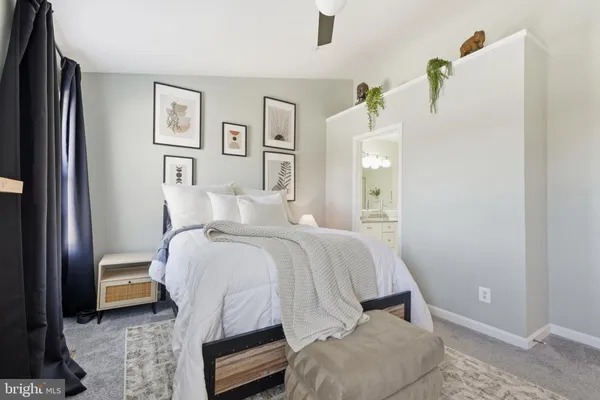 $432,000 | 5804 Katelyn Mary Place, Unit 304, Alexandria, VA 22310