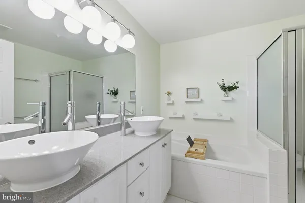 $432,000 | 5804 Katelyn Mary Place, Unit 304, Alexandria, VA 22310