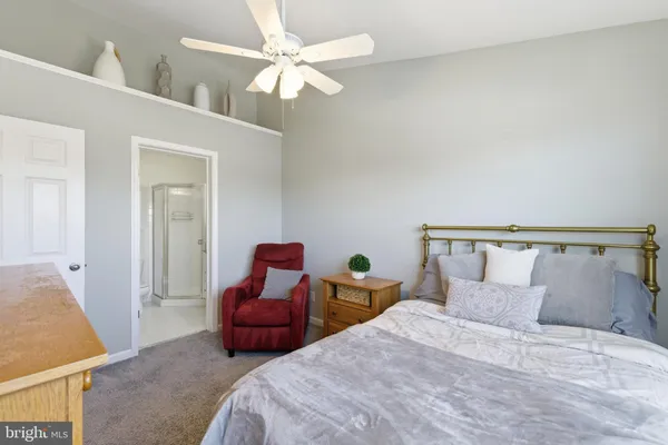 $432,000 | 5804 Katelyn Mary Place, Unit 304, Alexandria, VA 22310