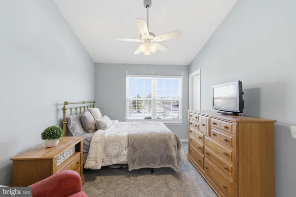 $432,000 | 5804 Katelyn Mary Place, Unit 304, Alexandria, VA 22310