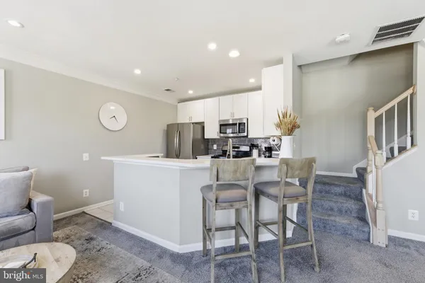 $432,000 | 5804 Katelyn Mary Place, Unit 304, Alexandria, VA 22310