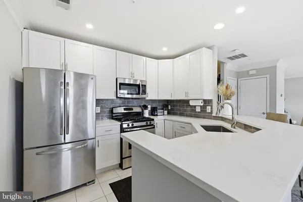 $432,000 | 5804 Katelyn Mary Place, Unit 304, Alexandria, VA 22310