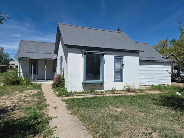 $143,800 | 705 15th Street, Wheatland, WY 82201