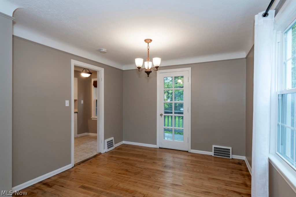 5239 Spencer Road Cleveland, OH 44124 - Photo 6 of 35