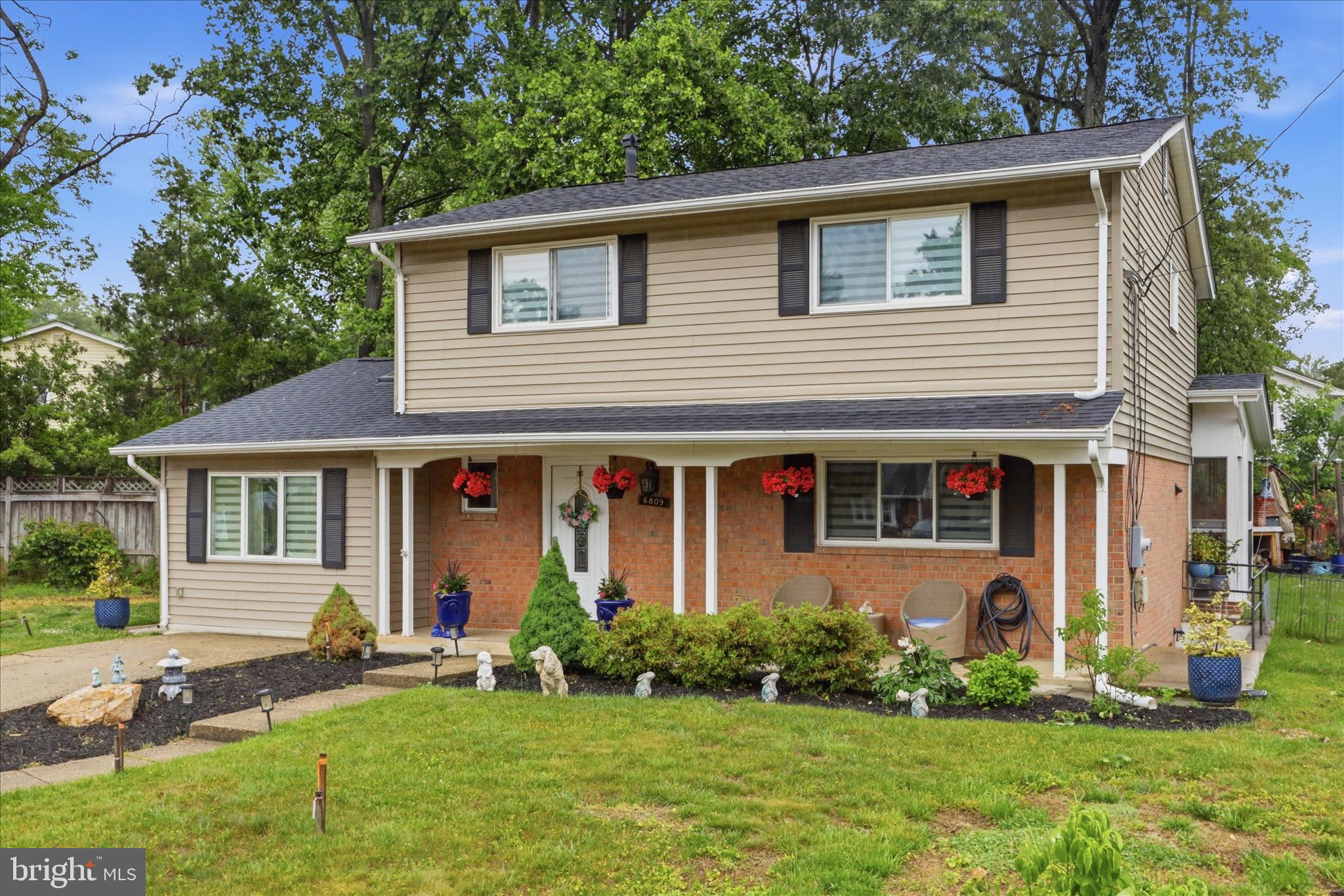 6809 Rolling Road Springfield, VA 22152 - Photo 4 of 50