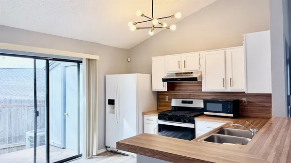 $1,600 | 1411 Gracy Farms Lane, Unit #96, Austin, TX 78758