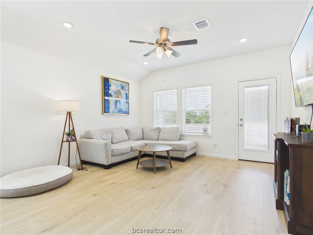 889 Kickapoo Lane College Station, TX 77845 - Photo 3 of 18