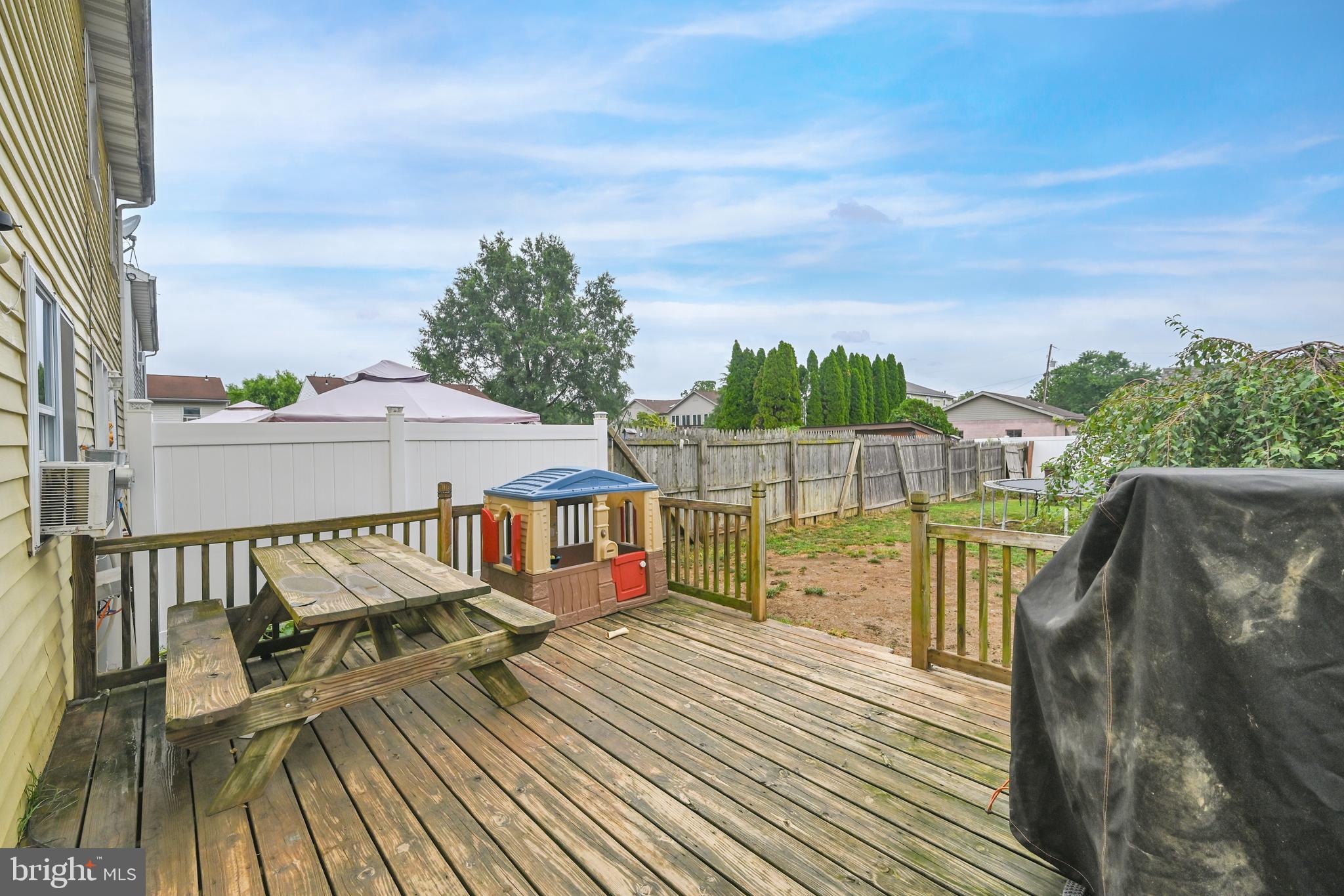 526 Hammond Avenue Hanover, PA 17331 - Photo 27 of 36 Deck off kitchen