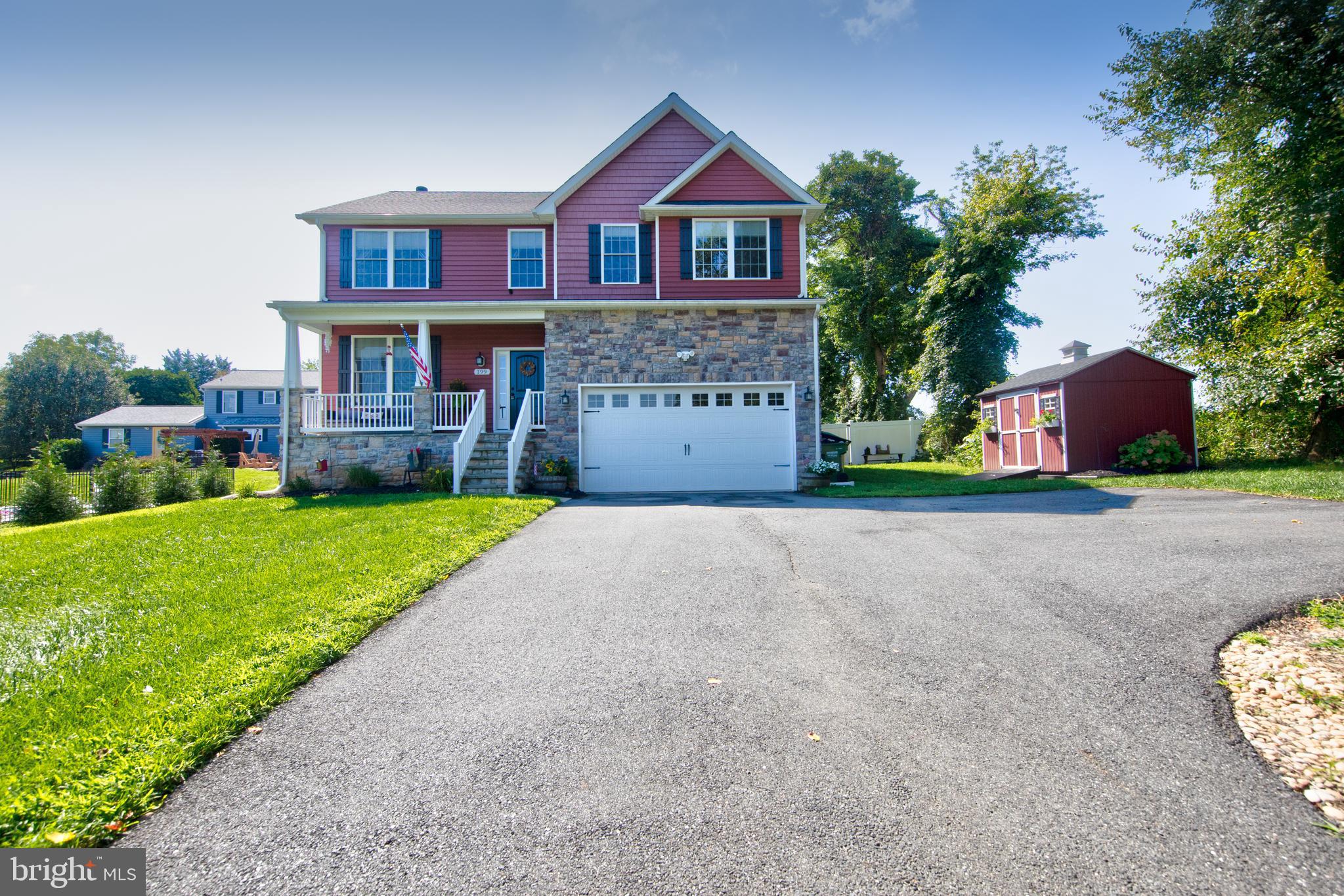 Large driveway for several cars