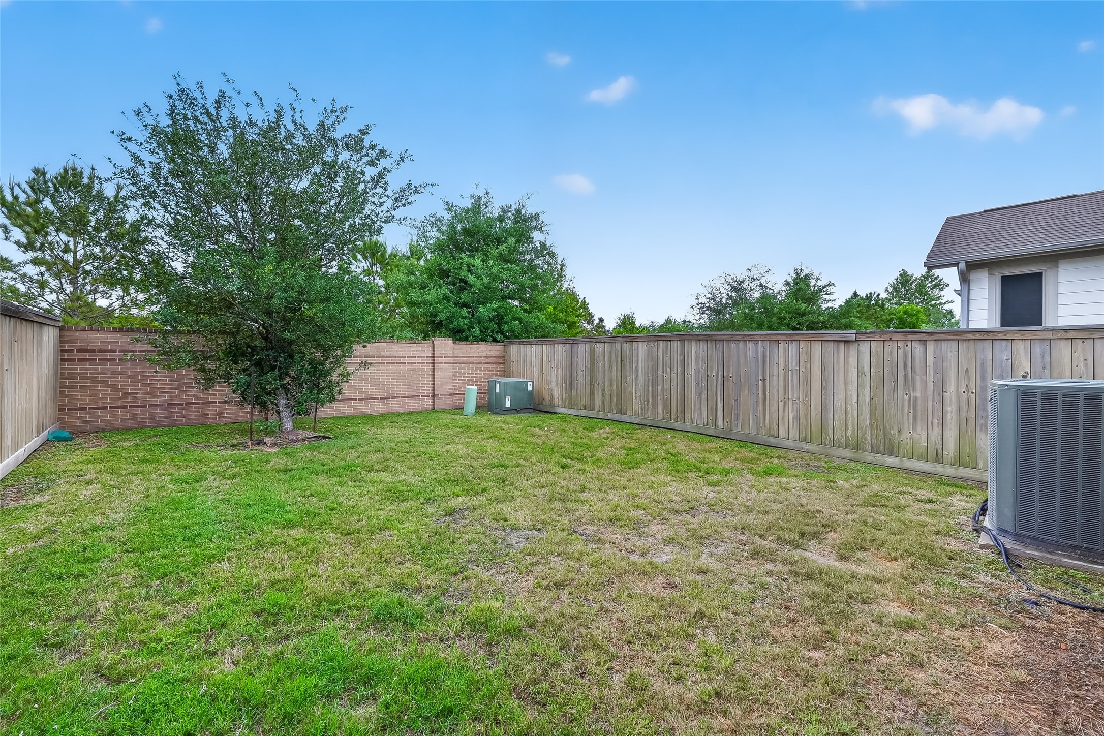 16226 Rattlesnake Run Trail Cypress, TX 77433 - Photo 27 of 29 a backyard of a house with lots of green space