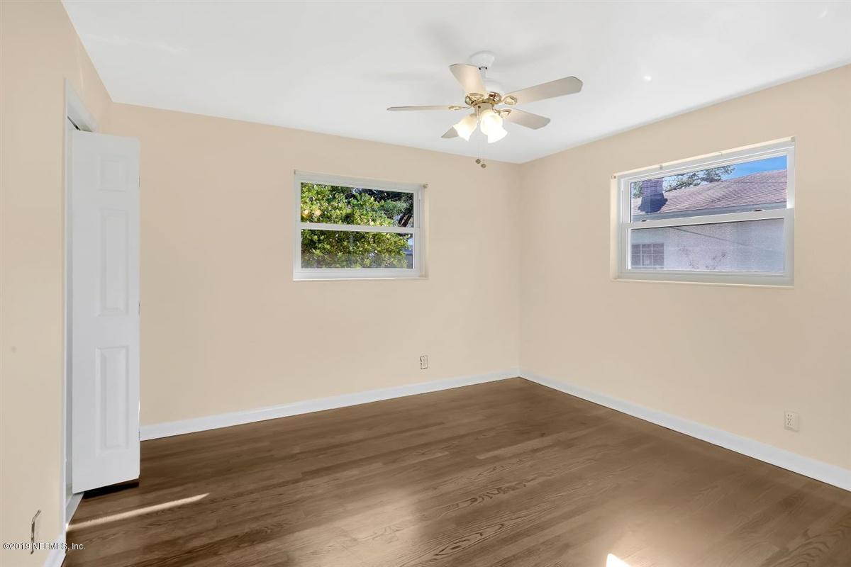 731 Acapulco Road Jacksonville, FL 32216 - Photo 11 of 18 Spacious Master Bath