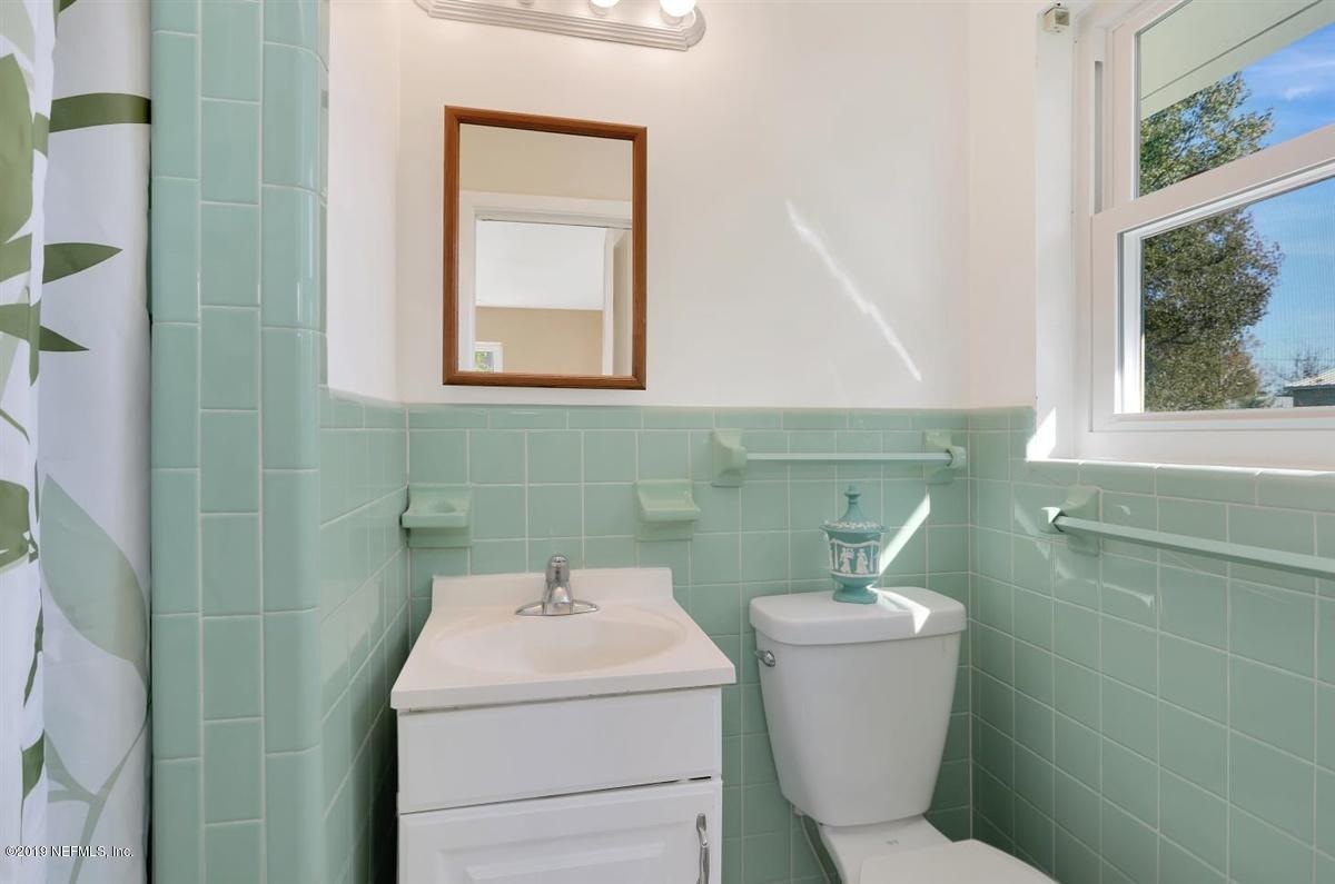 731 Acapulco Road Jacksonville, FL 32216 - Photo 12 of 18 Master Bathroom