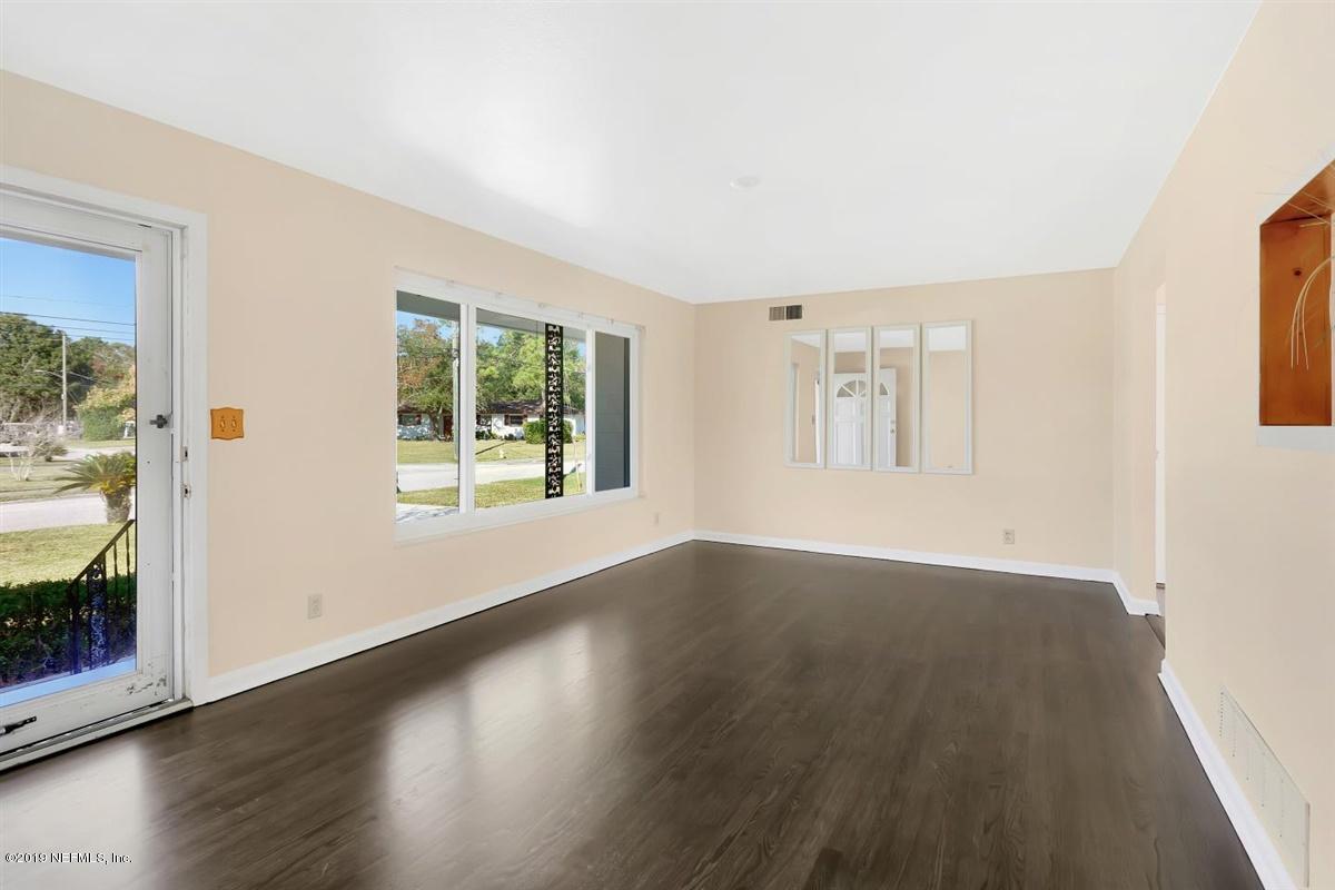 731 Acapulco Road Jacksonville, FL 32216 - Photo 6 of 18 Great Room is Light & Bright
