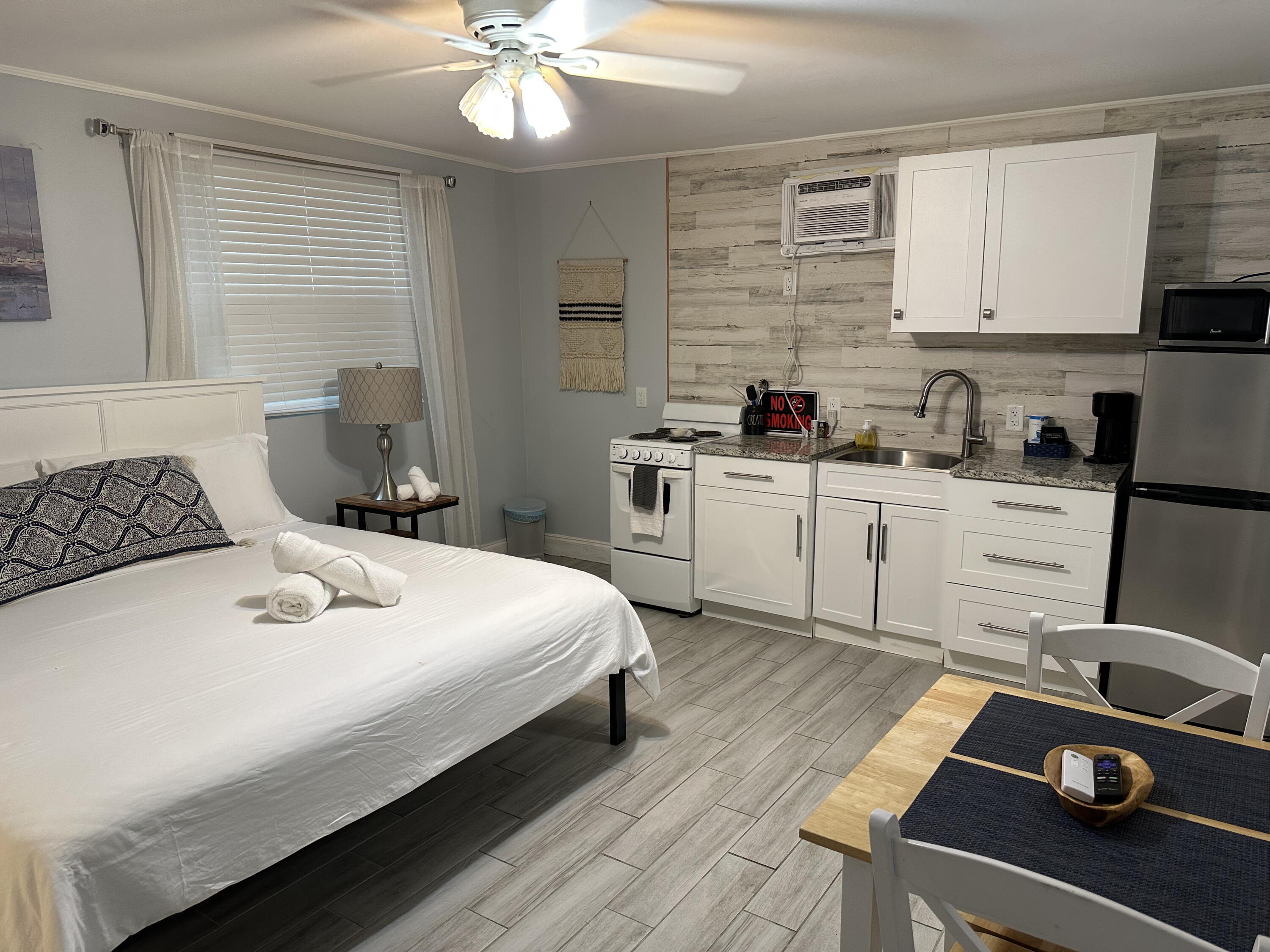 1258 Beach Road, Unit 9 STUDIO Singer Island, FL 33404 - Photo 1 of 8 IMG_2747