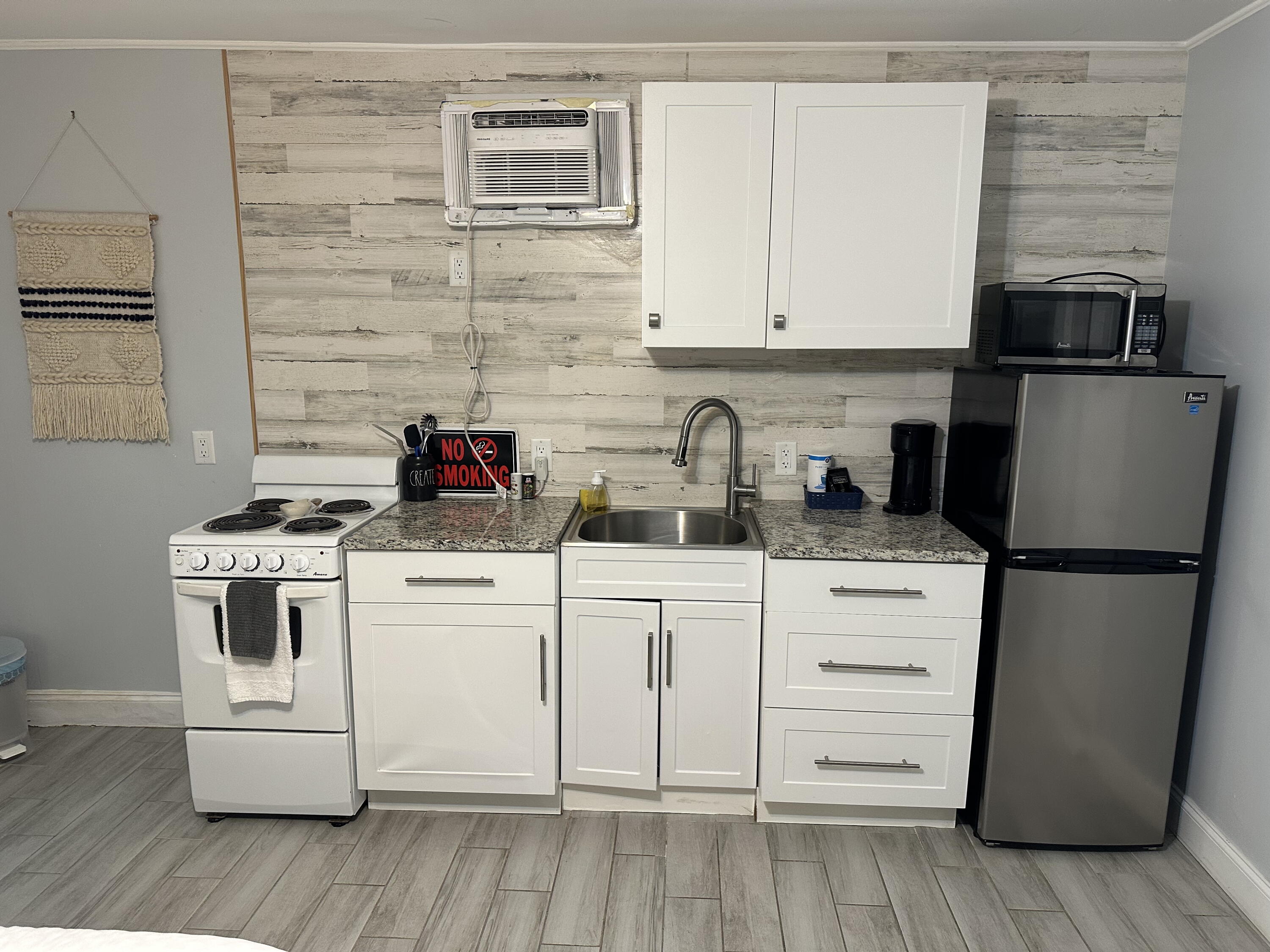 1258 Beach Road, Unit 9 STUDIO Singer Island, FL 33404 - Photo 2 of 8 IMG_2749