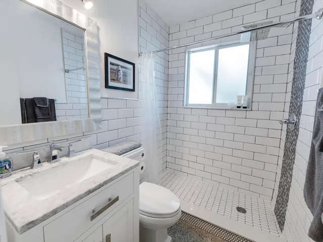 $1,700 | 1258 Beach Road, Unit 9 STUDIO, Singer Island, FL 33404