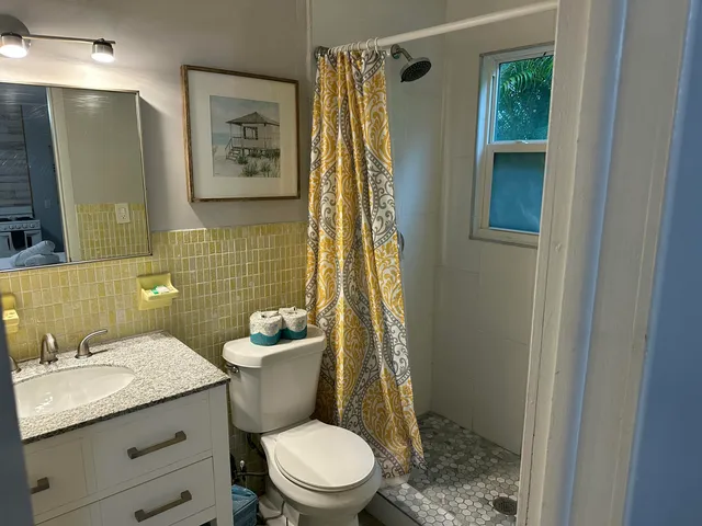 $1,700 | 1258 Beach Road, Unit 9 STUDIO, Singer Island, FL 33404