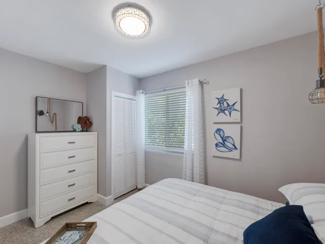 $1,700 | 1258 Beach Road, Unit 9 STUDIO, Singer Island, FL 33404