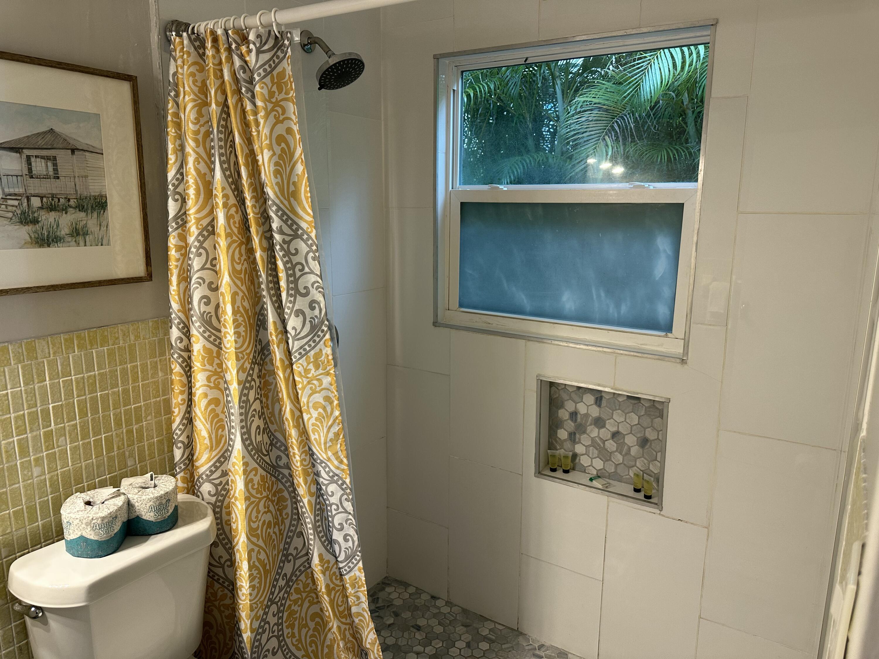 1258 Beach Road, Unit 9 STUDIO Singer Island, FL 33404 - Photo 7 of 8 IMG_2752