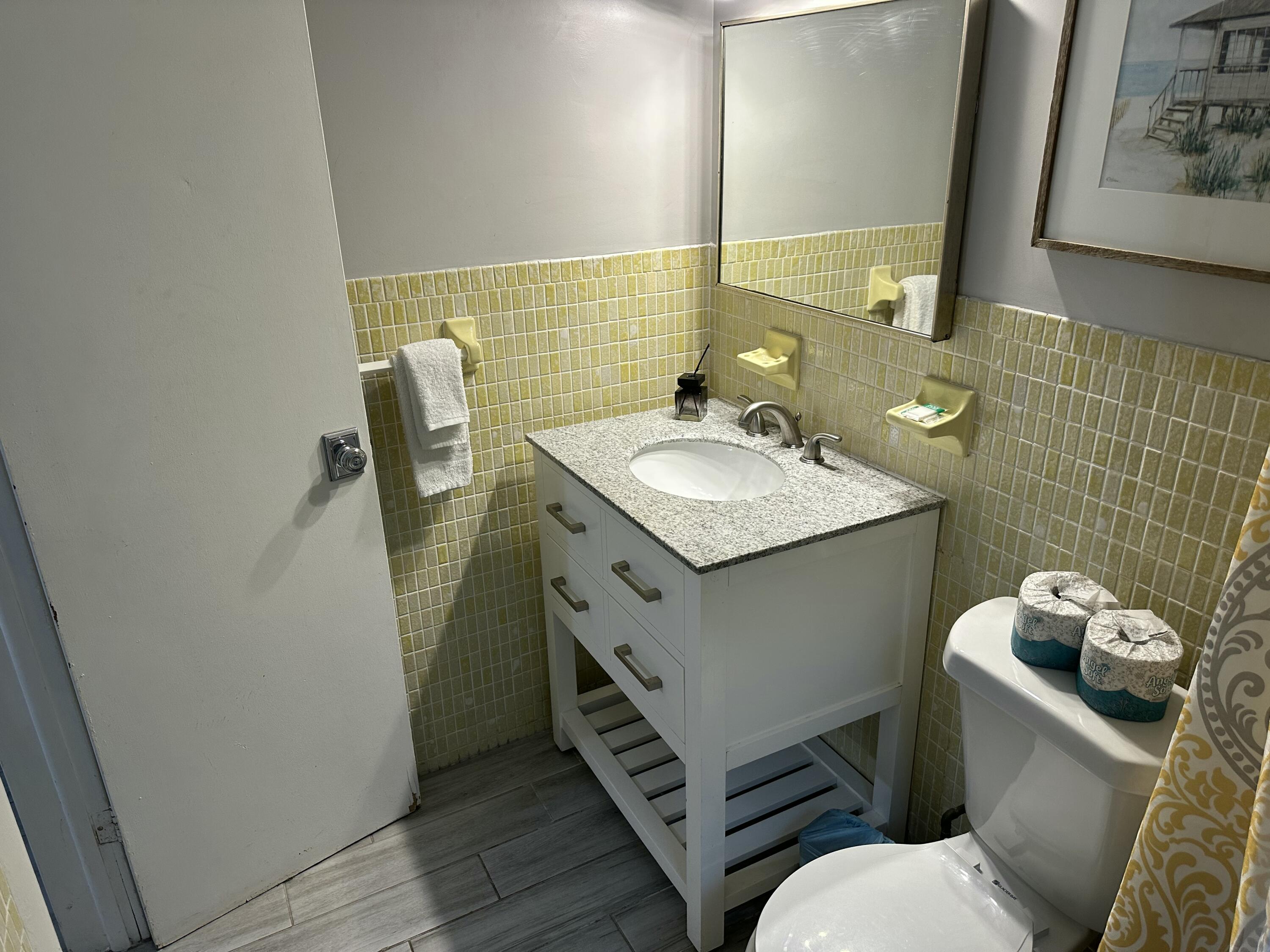 1258 Beach Road, Unit 9 STUDIO Singer Island, FL 33404 - Photo 8 of 8 IMG_2753