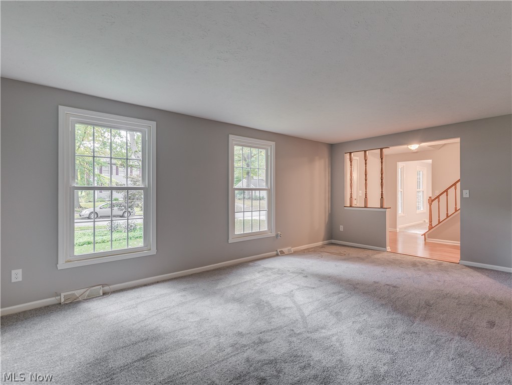 4352 Leewood Road Stow, OH 44224 - Photo 7 of 34 Living Room