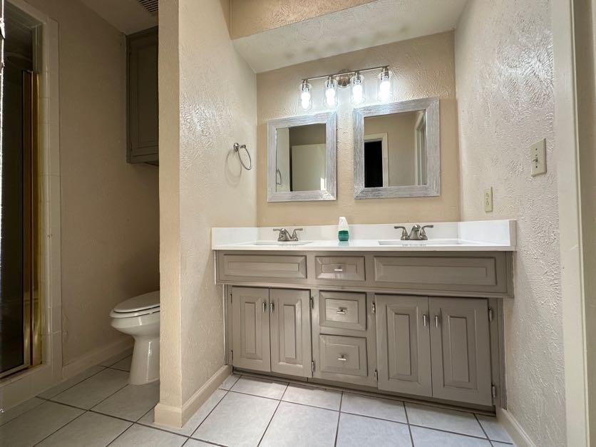 1900 Tree House Lane Plano, TX 75023 - Photo 15 of 18 a bathroom with a sink toilet and mirror
