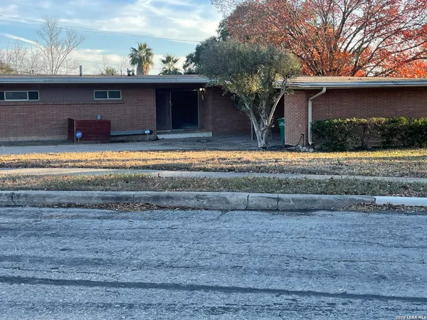 $2,000 | 126 Clubhill, San Antonio, TX 78228