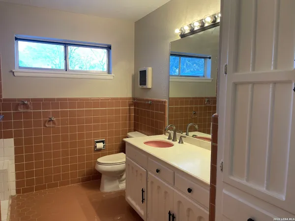 $2,000 | 126 Clubhill, San Antonio, TX 78228