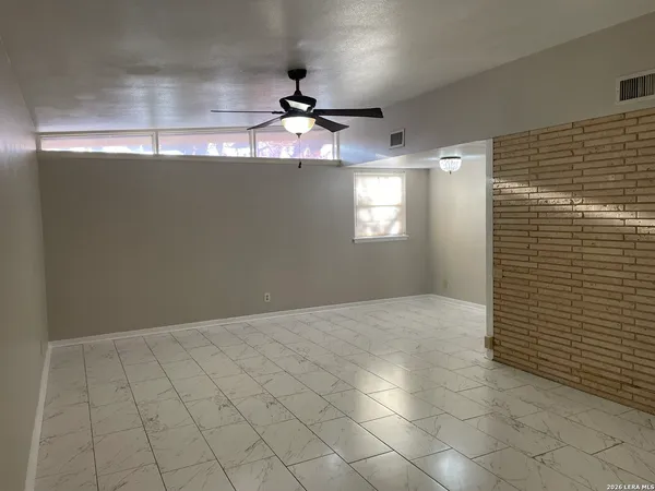 $2,000 | 126 Clubhill, San Antonio, TX 78228