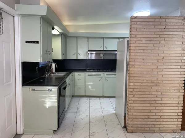 $2,000 | 126 Clubhill, San Antonio, TX 78228