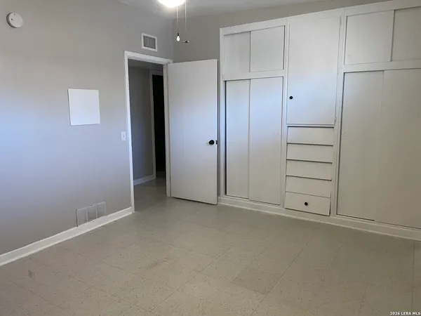 $2,000 | 126 Clubhill, San Antonio, TX 78228