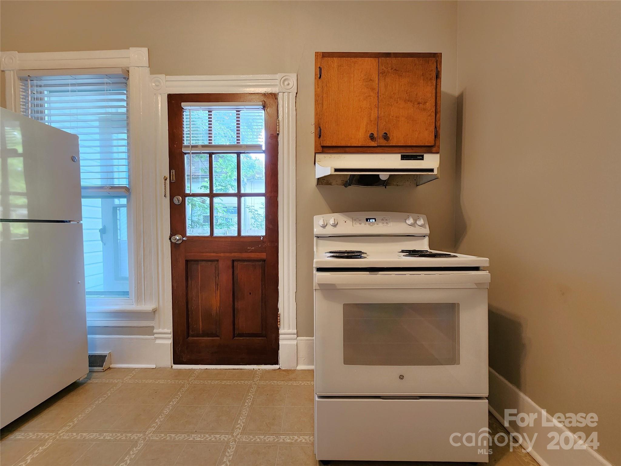 1126 South Fulton Street, Unit B Salisbury, NC 28144 - Photo 10 of 17 a utility room with dryer and washer