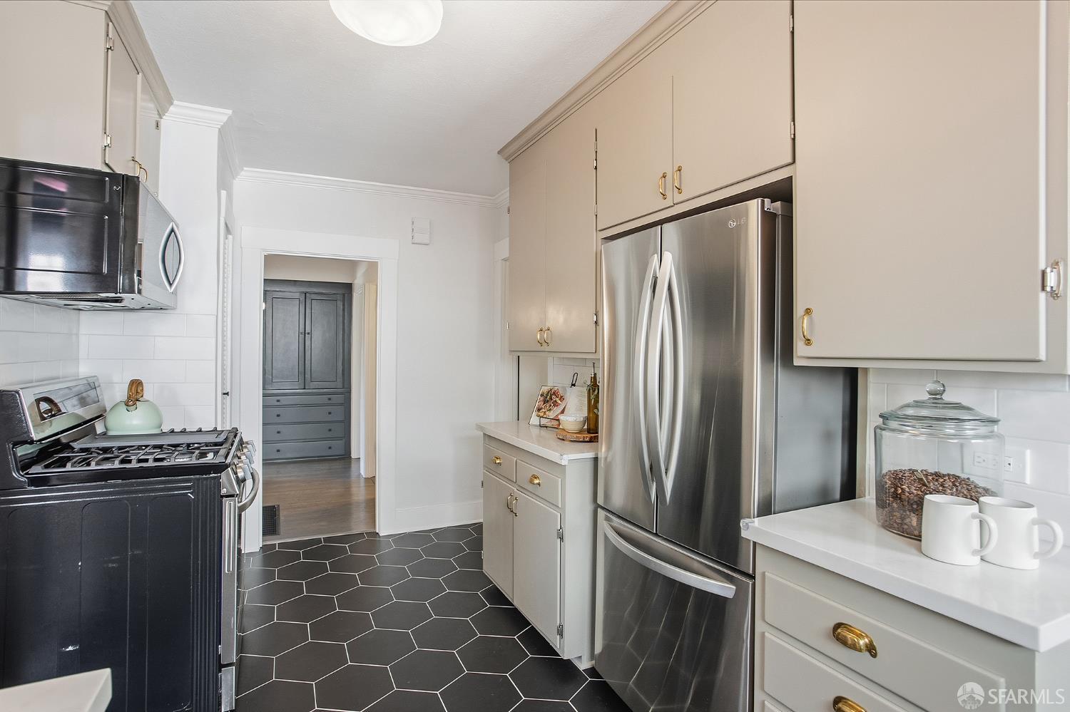 6565 Chabot Road Oakland, CA 94618 - Photo 16 of 46
