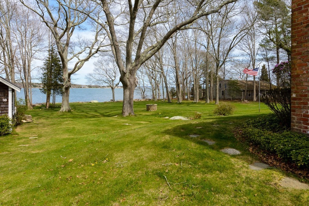 88-90 Aucoot Road Mattapoisett, MA 02739 - Photo 4 of 24 Gallery Image 4