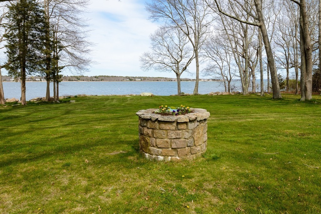 88-90 Aucoot Road Mattapoisett, MA 02739 - Photo 5 of 24 Gallery Image 5