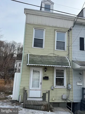 $1,400 | 525 East Market Street, Pottsville, PA 17901