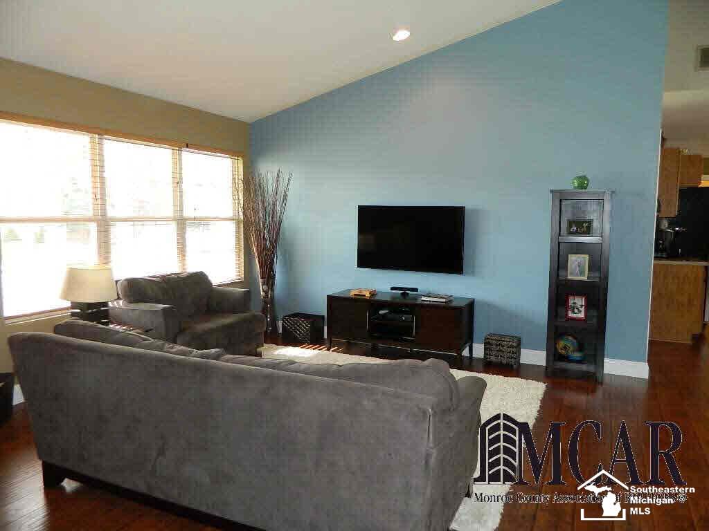 4930 Sycamore Road Newport, MI 48166 - Photo 8 of 26 Bright & cheery