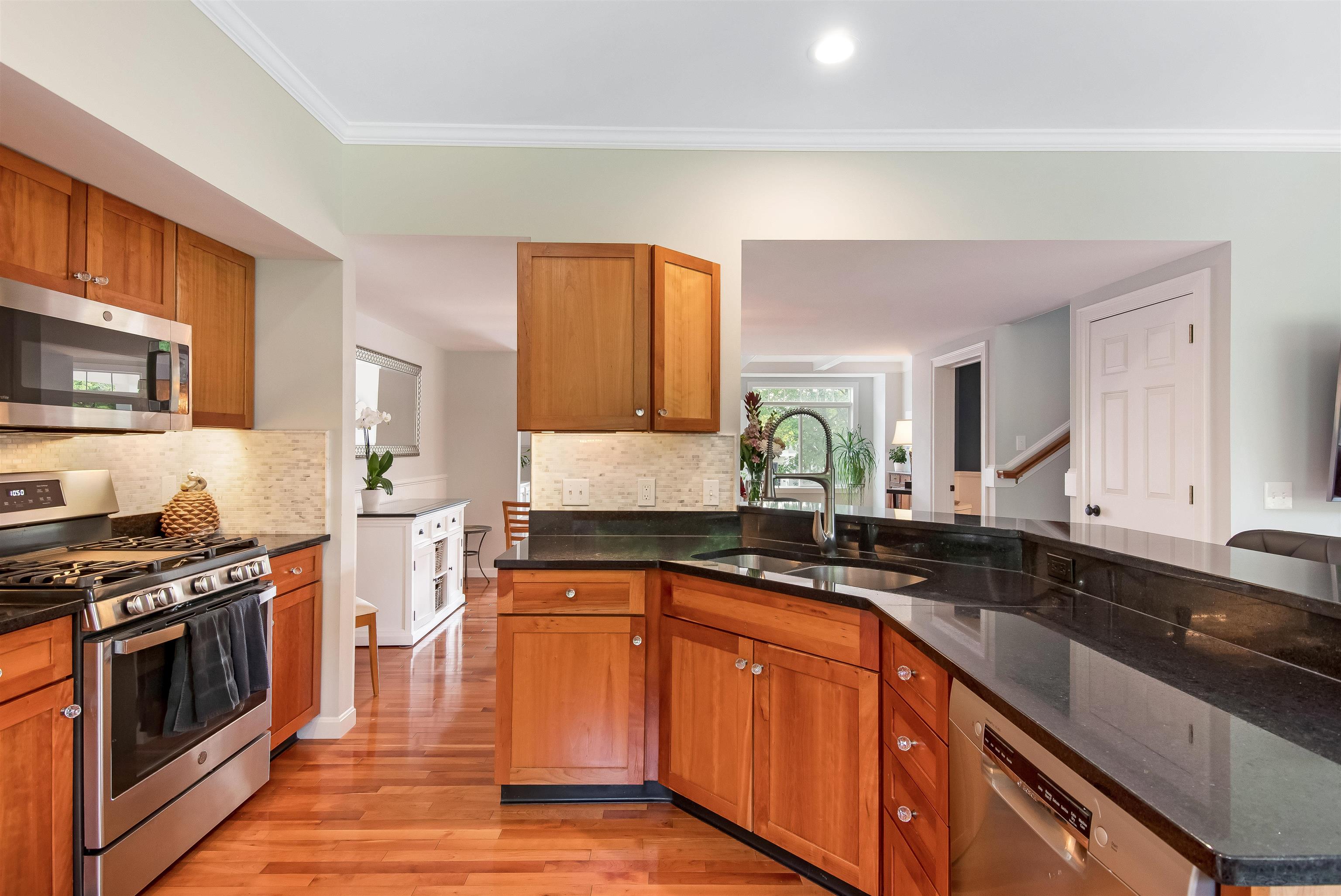 117 Park Road South Burlington, VT 05403 - Photo 5 of 38