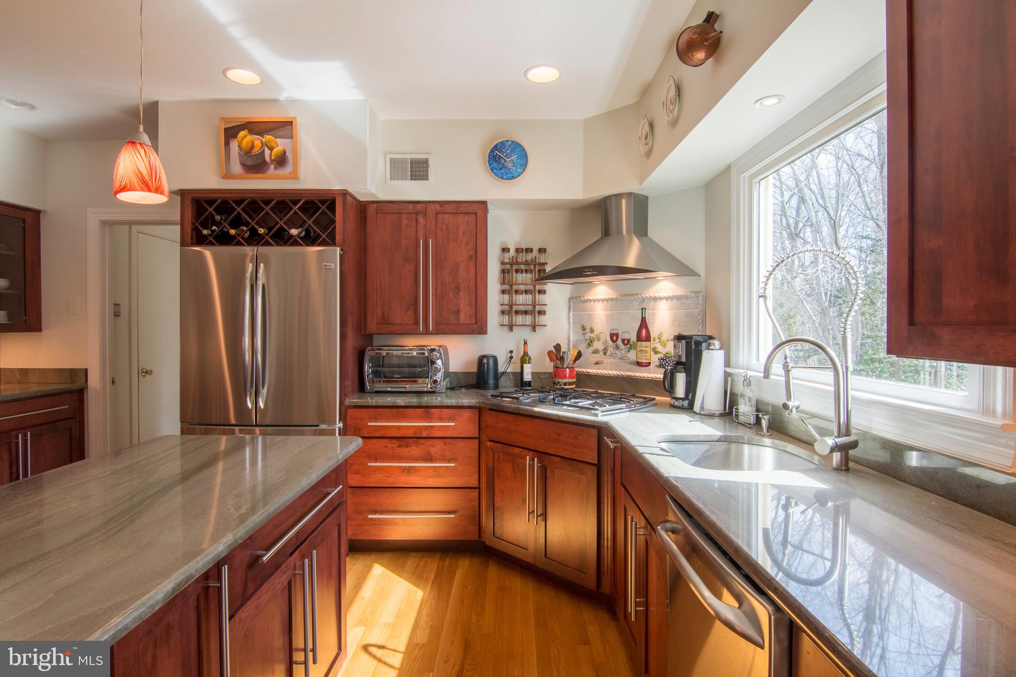 533 Post Oak Road Annapolis, MD 21401 - Photo 17 of 65 Large window for great light