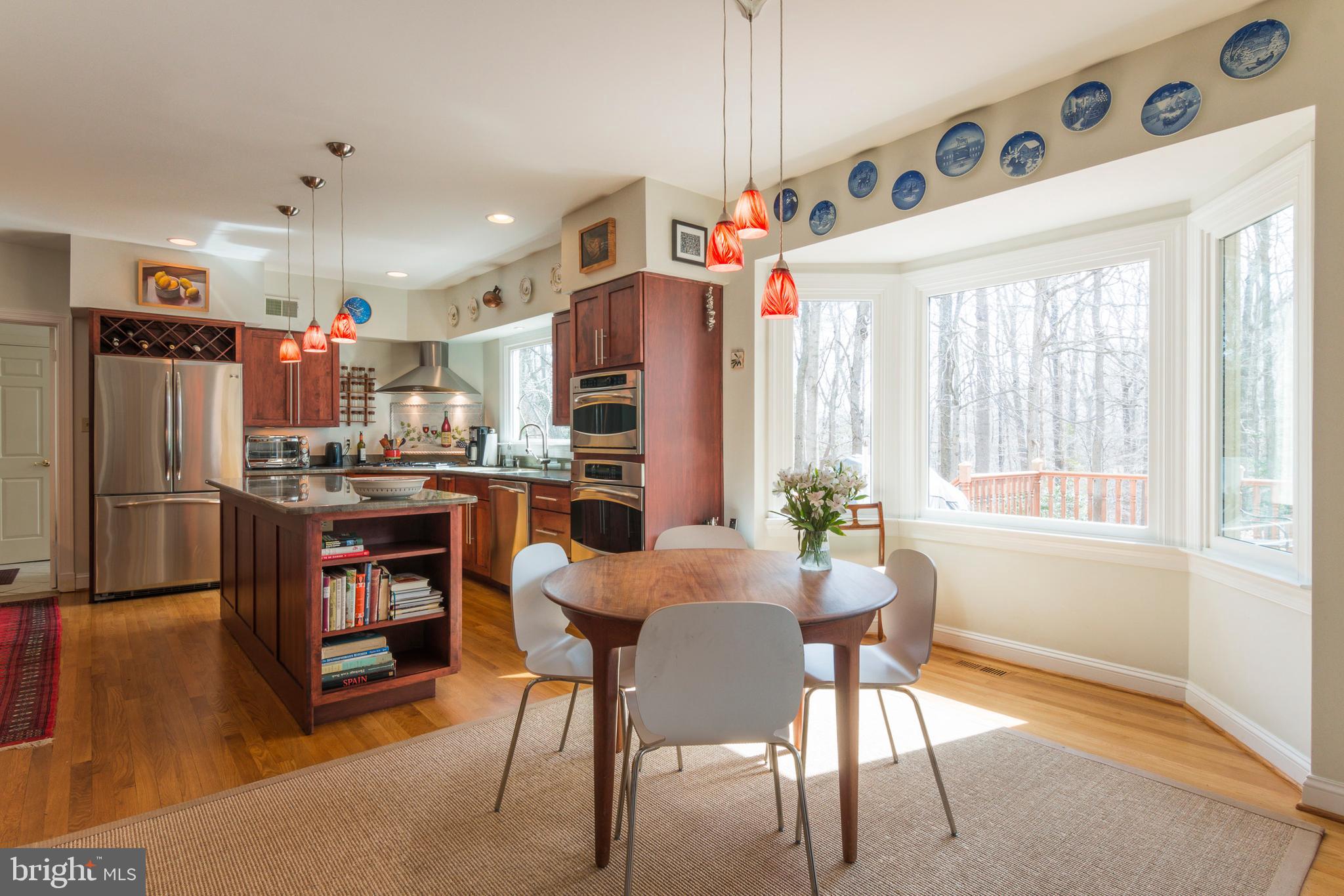 533 Post Oak Road Annapolis, MD 21401 - Photo 19 of 65 Breakfast room with large bay window