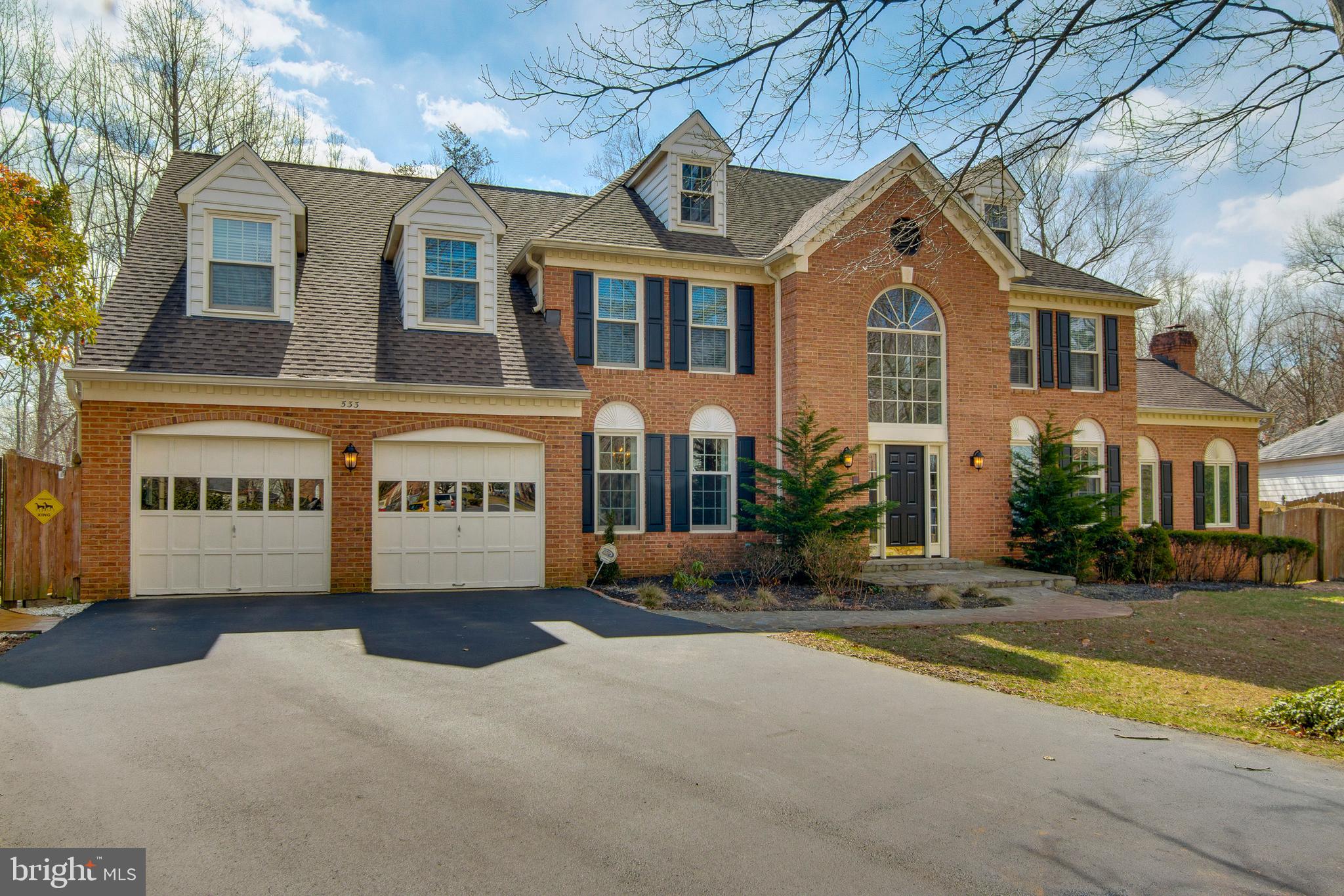 533 Post Oak Road Annapolis, MD 21401 - Photo 3 of 65 Attached two car garage