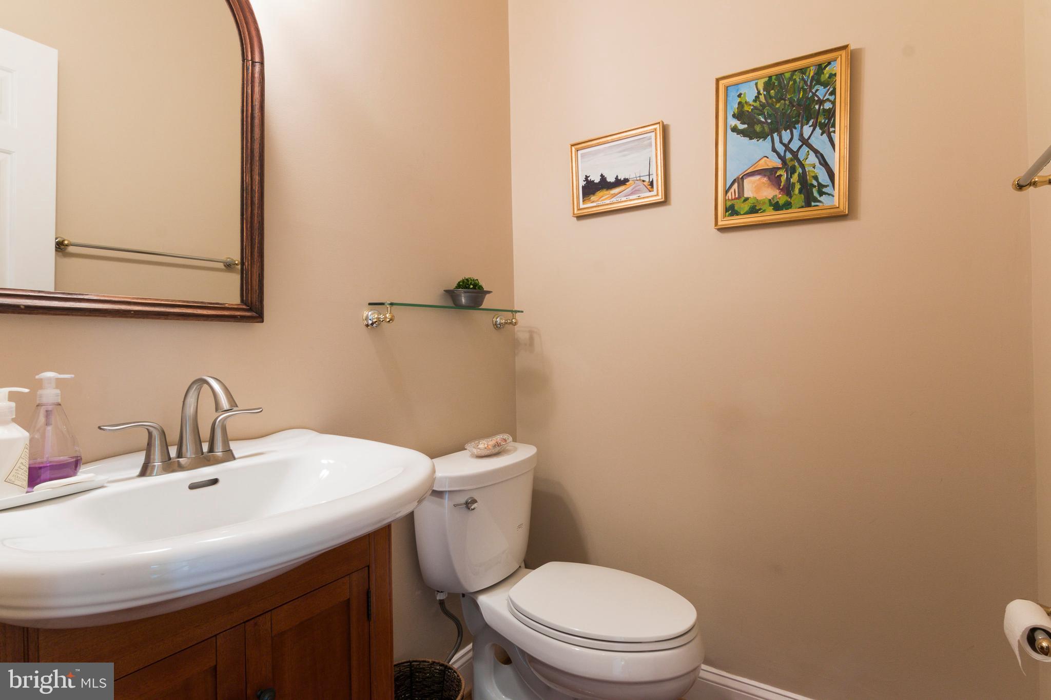 533 Post Oak Road Annapolis, MD 21401 - Photo 27 of 65 upstairs full hall bath