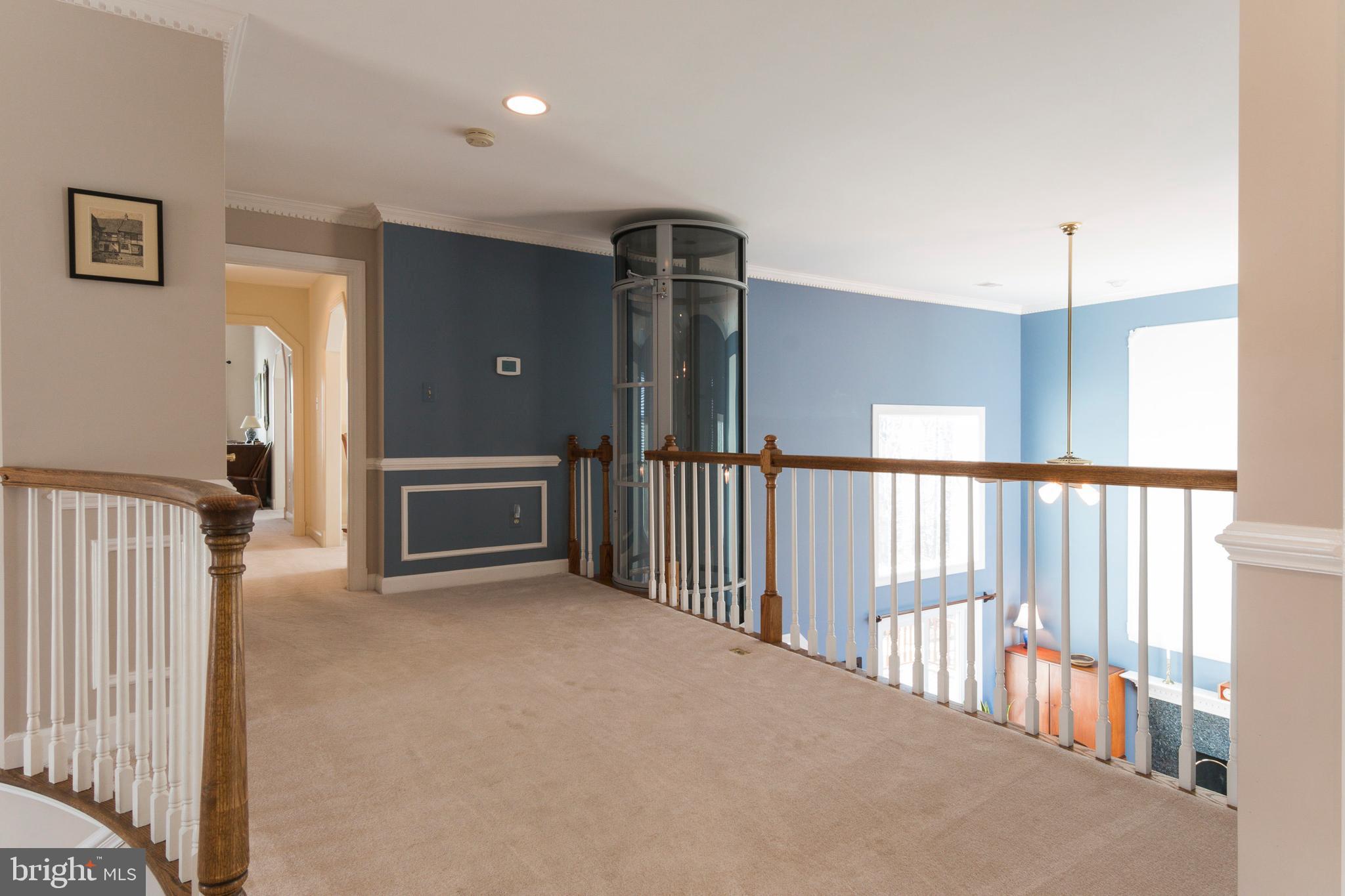 533 Post Oak Road Annapolis, MD 21401 - Photo 28 of 65 Upper level landing with balcony