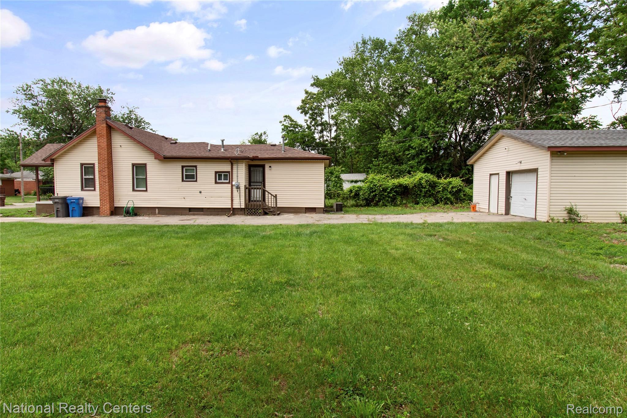 26862 Yale Street Inkster, MI 48141 - Photo 6 of 34 IMG_2923.jpg