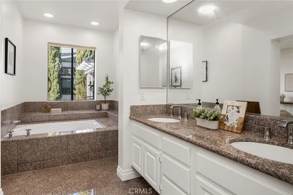 $1,950,000 | 19 Waterway, Unit 9, Irvine, CA 92614