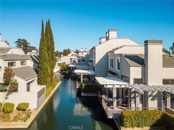 $1,950,000 | 19 Waterway, Unit 9, Irvine, CA 92614
